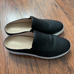 Vionic size 10 slip on leather shoes